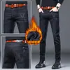 Jeans de alta gama para hombre 2026 verano finos estilo nuevo pantalones ajustados para hombre versión coreana ajustados elásticos pantalones para hombre bordados en negro y gris