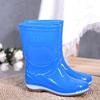 Botas de lluvia clásicas resistentes al desgaste para mujer, botas de lluvia de trabajo de caña media, botas de lluvia de protección laboral, zapatos de cocina para mujer, zapatos de agua planos para adultos para mujer.