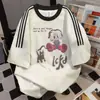 Camiseta Estampada de Desenho Animado com Três Listras de Design de Nicho, Unissex, Casual de Verão Solta para Casal