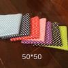 Set de tela de algodón liso de siete colores con lunares, hecho a mano para bricolaje, tela estampada de algodón, patchwork en stock, venta al por mayor 25*25
