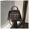 Bolsa de Mão Feminina Nova Chegada Estilo Coreano Moda Bolsa Concha Outono 2024 Nicho Alta Qualidade Toque Xadrez Bolsa Transversal