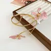 Pulseira de Punho Aberto Flor de Esmalte Retrô Europeia e Americana Novo Design de Cor 2026 Pulseira com Senso de Design Toque de Alto Padrão Joia de Mão