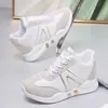 Zapatos para mujer que aumentan la altura, de suela gruesa, estilo nuevo para primavera y otoño 2026, versátiles, casuales, de tacón alto, duraderos y adecuados para un look preppy