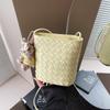 2025 Nuevo Bolso Mini Tipo Cubo Tejido Mori Lindo Moda Femenina Color Sólido Casual Estilo Occidental Para Ir al Trabajo Hombro Mensajero