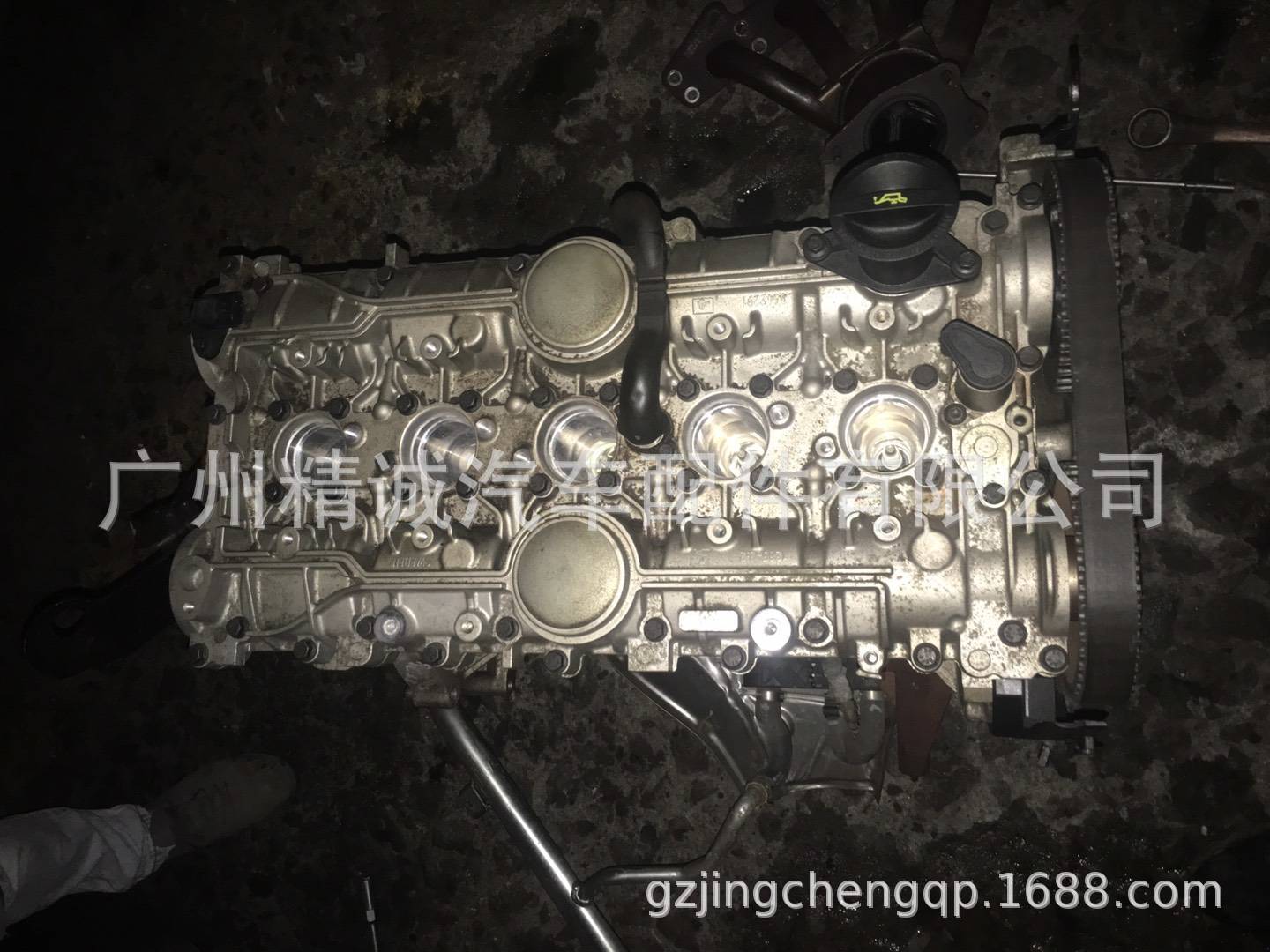 沃尔沃S40 2.4发动机2