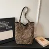 Bolso de Lona Nuevo Estampado de Leopardo para Mujer Bolso Tote de Moda Tendencia Estilo Universitario Bolso de Tela Casual Gran Capacidad Bolso Tote de un Solo Hombro