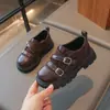 Zapatos de cuero suaves para niñas con doble hebilla, mocasines retro de plataforma antideslizantes para niños, zapatos casuales versátiles de cuero suave estilo británico