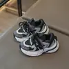 Zapatos Deportivos para Hombres, Mujeres y Niños 2026 Primavera Nuevos Malla Transpirable Tenis de Moda para Niños Versátiles Simples Zapatos de Papá