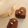 Pendientes de gota de agua con personalidad, creativos, elegantes, a la moda, estilo Hong Kong, de acero de titanio chapado en oro, con nicho y gancho para la oreja que no se decolora.