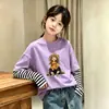 Camiseta de manga larga para niña, nuevo estilo 2026, para niños mayores, hecha de algodón puro, ropa infantil de moda, top para primavera y otoño, cuello redondo, capa base, diseño falso de dos piezas