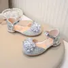 Sapatos de Princesa com Strass da Moda 2026 Novo Estilo de Verão Sapatos para Meninas Sandálias Infantis para Meninas Mais Velhas Sandálias Fechadas