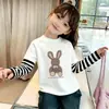 Nueva Camiseta Básica de Algodón Puro de Corte Holgado para Primavera y Otoño para Niños Mayores, Camiseta de Manga Larga de Dos Piezas Falsas Moderna y Versátil para Niñas