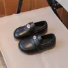 Zapatos de cuero estilo británico retro para niñas, nuevo modelo primavera y otoño 2026, mocasines versátiles para niños pequeños y niños pequeños