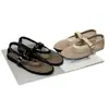 Sapatos Rasos Vazados Tendência de Nicho para Mulheres, Novo Verão 2026 Respiráveis Moda Versátil Sapatos Mary Jane de Tira Única