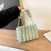 Bolso de peluche para mujer, nuevo bolso peludo de otoño e invierno, bolso cruzado versátil casual con cadena para el hombro, bolso de mano pequeño para mujer
