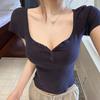 Camiseta Manga Curta Slim Fit Gola Pêssego Feminina Verão Novo Estilo Pequena Curta Slim Look Top Chique de Alta Qualidade
