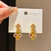 Elegancia Floral Dorada~Estilo Lujo Ligero Pendientes de Flor Trébol de la Suerte con Circonita, Pendientes Exquisitos Vintage con un Toque de Alta Gama