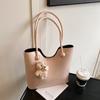 Bolsa Tote de Grande Capacidade para Mulheres Estilo Coreano Nova Moda Bolsa de Mão Versátil Primavera 2025 Nicho Bolsa de Ombro Simples para Mulheres