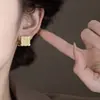 2026 Nuevos Pendientes Cuadrados de Metal Estilo Europeo y Americano para Mujer, Clips para Orejas de Doble Cara de Lujo de Gama Alta Nicho, Pendientes Exquisitos con Diamantes Completos