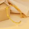 Pulseira de Torção Dourada Rosa com Pingente de Franja para Mulheres, Aparência Sofisticada, Luxo Leve, Temperamento Requintado, Pulseira Secreta de Guirlanda de Rosas