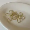 Brincos de Flor Torcida Vazados Brilhantes Luxo Leve Alta Costura Moda Exquisitos Tarraxas de Orelha Personalidade Versátil Temperamento Acessórios de Brincos para Mulheres