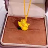 Colgante de Esmalte Chapado en Oro con Diamantes, Presentando una Calabaza de la Suerte, Accesorio de Moda de Lujo Tradicional para el Año Zodiacal del Caballo, para Mujeres