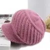 Novos chapéus de tricô quentes e grossos de outono e inverno para mulheres, projetados para manter as mães de meia-idade e idosas aquecidas e proteger suas orelhas; chapéus forrados com fleece para mulheres mais velhas