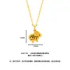 La nueva colección de Zhoujia de collares y pendientes con colgante de oveja de cristal de hielo, que presenta un pequeño diseño de oveja al estilo de la joyería zodiacal de oro y plata de Yunnan.