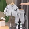 Roupa Infantil Conjunto Primavera e Outono para Bebês e Crianças Roupa de Baseball Rosto Sorridente Cordão Esportivo Duas Peças Tendência Atacado