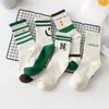 Calcetines de algodón para mujer de otoño e invierno de 168 pines con letras N cara sonriente calcetines para mujer desodorantes absorbentes de sudor calcetines cortos suelas elásticas de moda