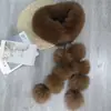 Bufanda Versátil Nueva de Piel Sintética de Zorro Magnética para Mujer, Estilo Coreano Otoño e Invierno, Chal de Lujo Ligero con Pompones de Peluche, Calentador de Cuello Elegante y Lindo