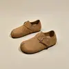 Sapatos Birkenstock retrô de bico dividido para mulheres, novo modelo outono e inverno, com fivela de camurça, totalmente fechados, de sola macia, sapatos baixos casuais para calçar sem cadarço