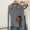 Top de punto de manga larga con cuello en V y cuello camisero, nuevo top versátil elegante de cuello cuadrado ajustado para mujer 2025
