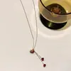Pendientes de Borla con Forma de Corazón de Granada Borgoña con Anillo en C para Mujer, Pendientes de Nicho para Rostros Cuadrados y Redondos, Pendientes de Otoño e Invierno