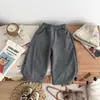 Pantalones forrados de polar 2026 nuevo estilo para niños otoño e invierno nuevo estilo holgados casuales para niños elegantes versátiles pantalones para bebé