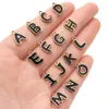 26 Pingentes Assimétricos de Liga de Zinco com Gotejamento de Óleo Letra Inglesa P Pretos Acessórios de Joias para Pulseira Colar DIY Feito à Mão
