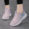 Tênis esportivos de marca para mulheres no verão, malha de voo fina, respirável, ultraleve, sola macia, absorção de choque, tênis de academia, tênis de corrida antiderrapante