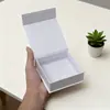 Caja de Regalo Blanca de Venta Directa, Caja Universal de Almacenamiento Cuadrada de Papel Laminado Impermeable, Caja de Empaque Magnética con Tapa abatible en Stock