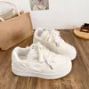2026 Nuevo Estilo Versión Coreana de Zapatillas Blancas de Suela Gruesa para Mujer, de Caña Baja Versátiles Transpirables Deportivas para Estudiantes