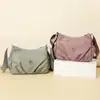 2026 Nuevo Modelo Bolso de Hombro Simple y Ligero de Tela de Nylon con Múltiples Compartimentos para Mujer, Bolso Cruzado de Viaje de Moda de Color Sólido Casual