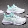 Tenis de punto para mujer, colección primavera/verano, zapatos casuales planos estilo Pekín, tenis de malla transpirable, zapatillas para correr de suela suave para estudiantes, venta al por mayor