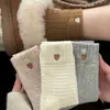 Estilo Doce de Menina Meias Esportivas Outono e Inverno 2025 Estilo Coreano Ins Terry Pile Versátil em Forma de Coração Quentes Meias de Cano Médio