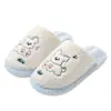 Pantuflas de algodón para mujer invierno 2026 nuevo estilo interior hogar stock listo venta al por mayor pantuflas cálidas uso doméstico cómodo temporada otoño e invierno hombres