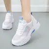 Zapatos Deportivos de Malla Transpirable de Verano Nuanfenglai para Mujer 2026 Zapatos para Estudiantes Mujeres Zapatos Blancos Estilo Coreano Casual Versátil Zapatos Blancos