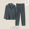 Pijama de otoño e invierno para hombre, hecho con felpa cepillada para mayor calidez y una sensación lujosa, un conjunto cómodo y elegante para estar en casa para hombres, adecuado para primavera y otoño