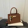 Bolsa de ombro estilosa e minimalista, perfeita para o dia a dia, uma bolsa quadrada pequena, nova coleção outono 2026, bolsa de mão casual para mulheres