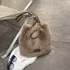 Bolsa tote de pelúcia da moda outono e inverno estilo coreano transfronteiriça para mulheres, nova bolsa de ombro elegante de grande capacidade, bolsa de ombro para o dia a dia