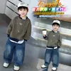 Conjunto de Moletom Duas Peças para Meninos Primavera e Outono 2026 Nova Roupa Infantil Estilo Coreano Lindo Conjunto Duas Peças em Jeans