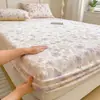 Juego de sábanas de tres piezas, engrosado y estampado, con acabado de terciopelo de leche tridimensional, adecuado para dormitorios de estudiantes, tamaño individual, protector de colchón de 1.5m