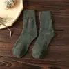Calcetines de rizo otoño e invierno calcetines engrosados para mujer de media pantorrilla cálidos color liso calcetines de algodón calcetines cepillados casuales para mujer calcetines de toalla venta al por mayor